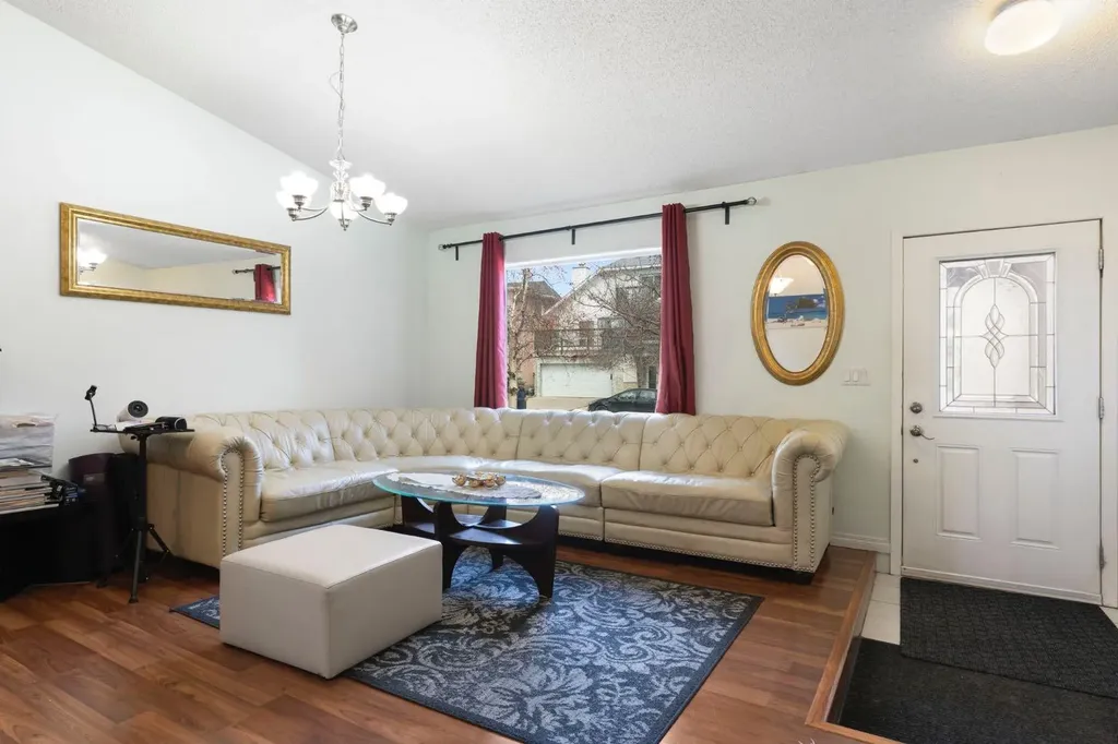 8 Hawkfield Crescent NW Calgary AB T3G 1Z5