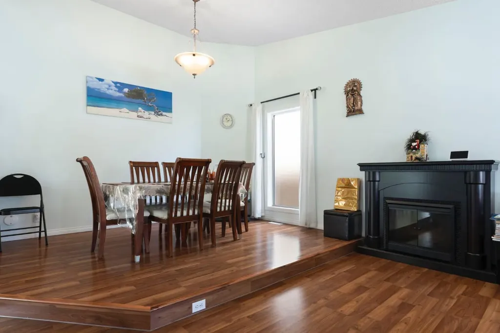 8 Hawkfield Crescent NW Calgary AB T3G 1Z5