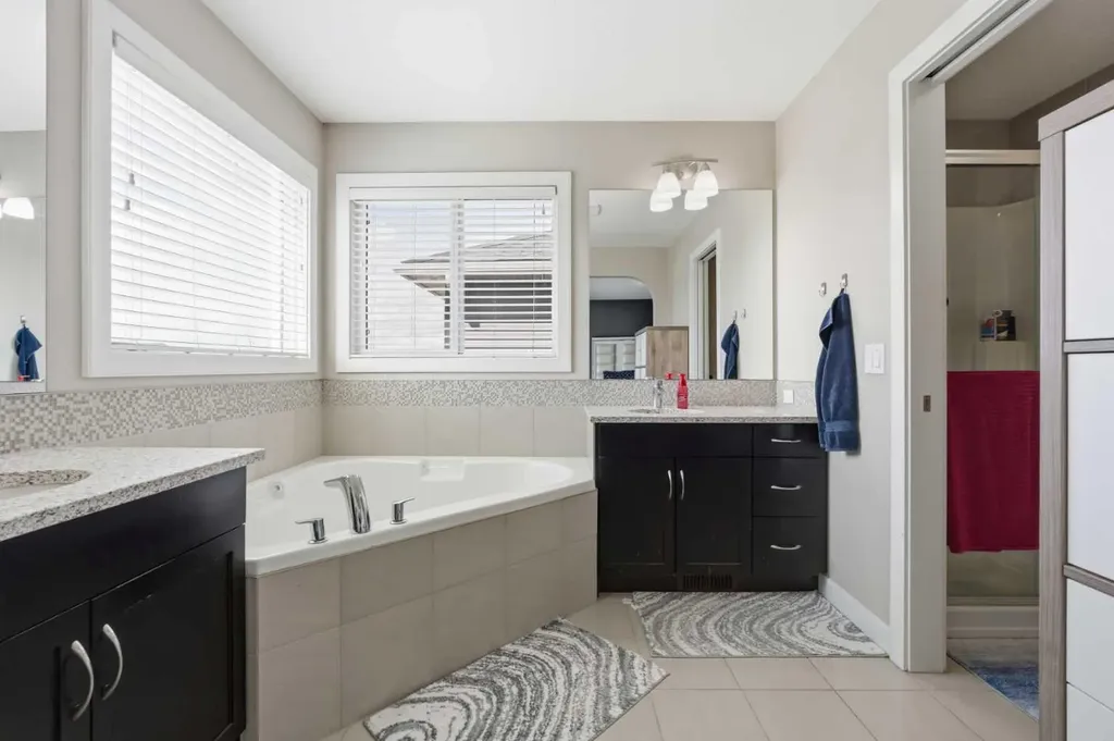 2620 Ravenslea Gardens SE Airdrie AB T4A0T2