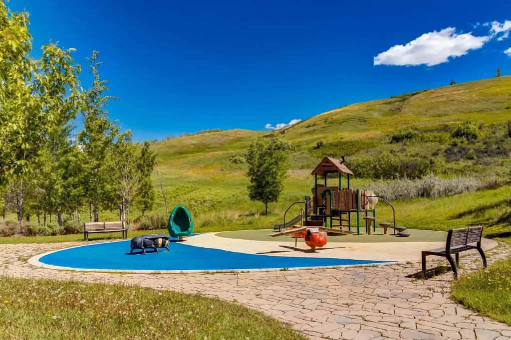 39 Cranbrook Crescent SE Calgary AB T3M 0W9