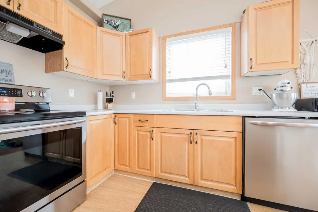 1052 10 Street Beaverlodge AB T0H 0C0