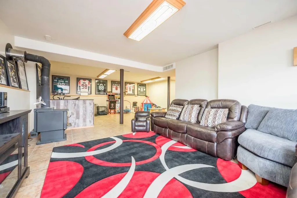 1052 10 Street Beaverlodge AB T0H 0C0