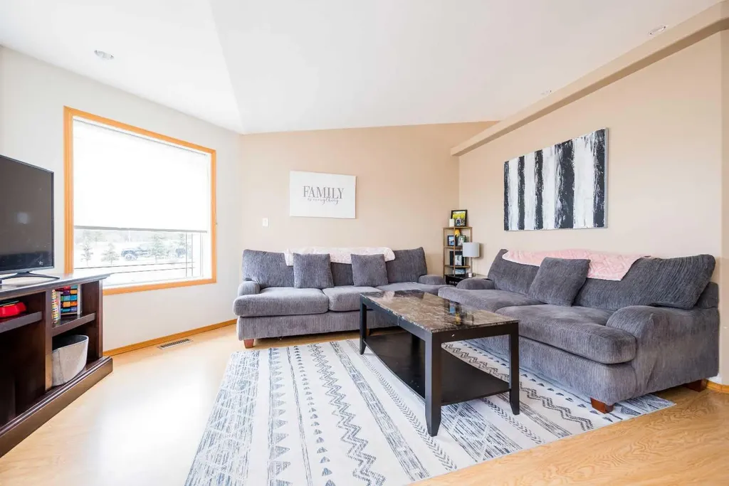 1052 10 Street Beaverlodge AB T0H 0C0