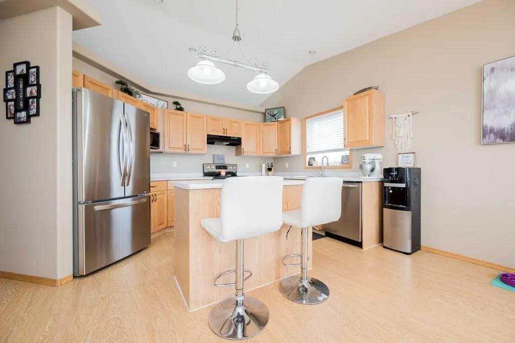 1052 10 Street Beaverlodge AB T0H 0C0