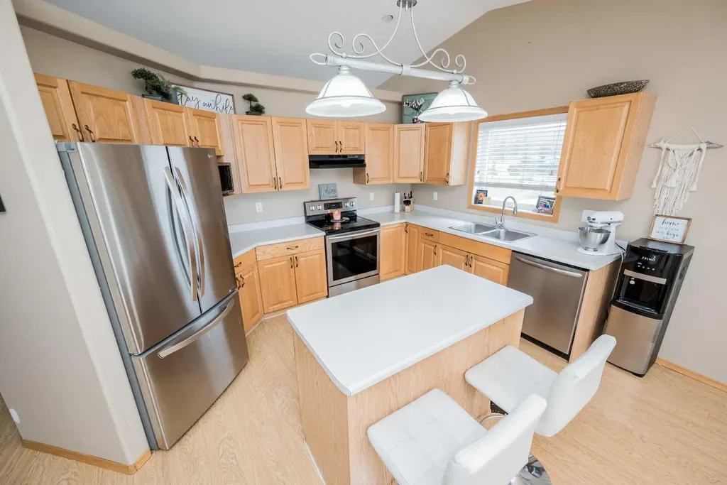 1052 10 Street Beaverlodge AB T0H 0C0
