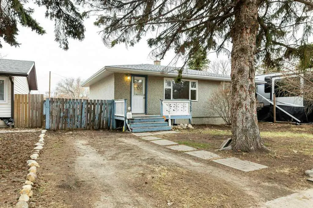 5209 Wilson Street Blackfalds AB T0M 0J0