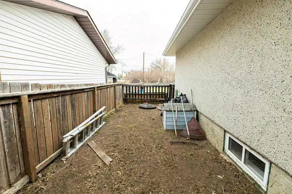 5209 Wilson Street Blackfalds AB T0M 0J0