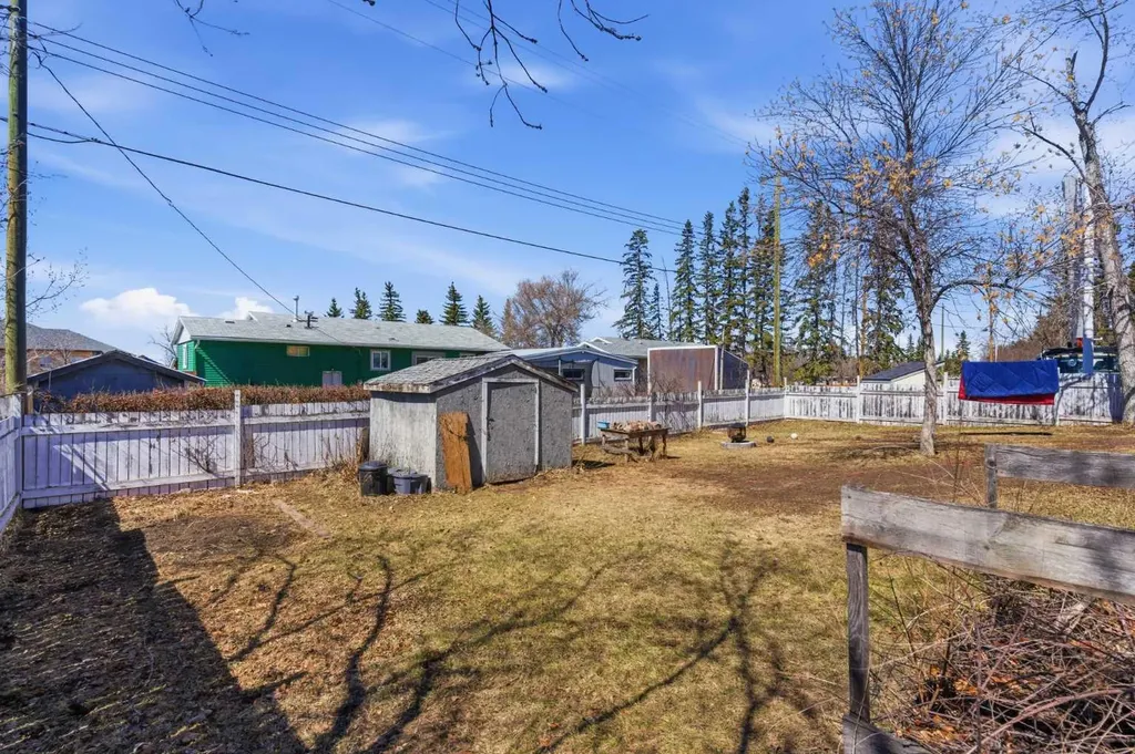 320 7 Avenue NE Three Hills AB T0M 2N0