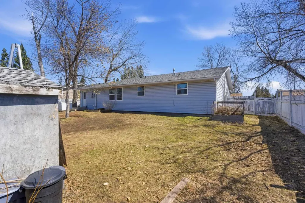 320 7 Avenue NE Three Hills AB T0M 2N0