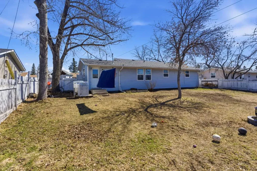 320 7 Avenue NE Three Hills AB T0M 2N0