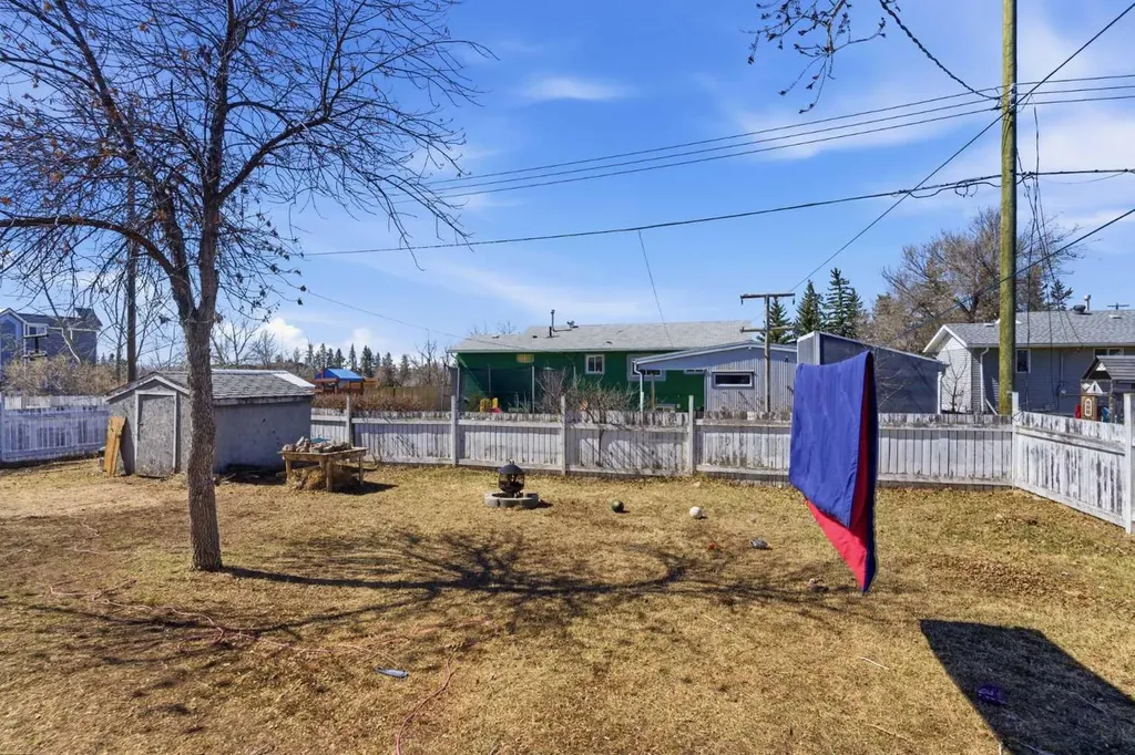 320 7 Avenue NE Three Hills AB T0M 2N0