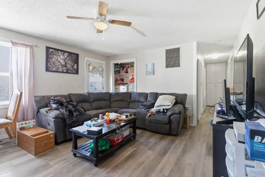 320 7 Avenue NE Three Hills AB T0M 2N0