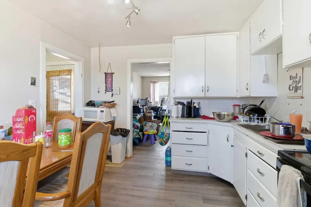 320 7 Avenue NE Three Hills AB T0M 2N0