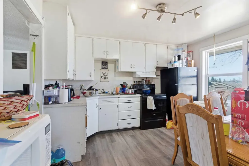320 7 Avenue NE Three Hills AB T0M 2N0