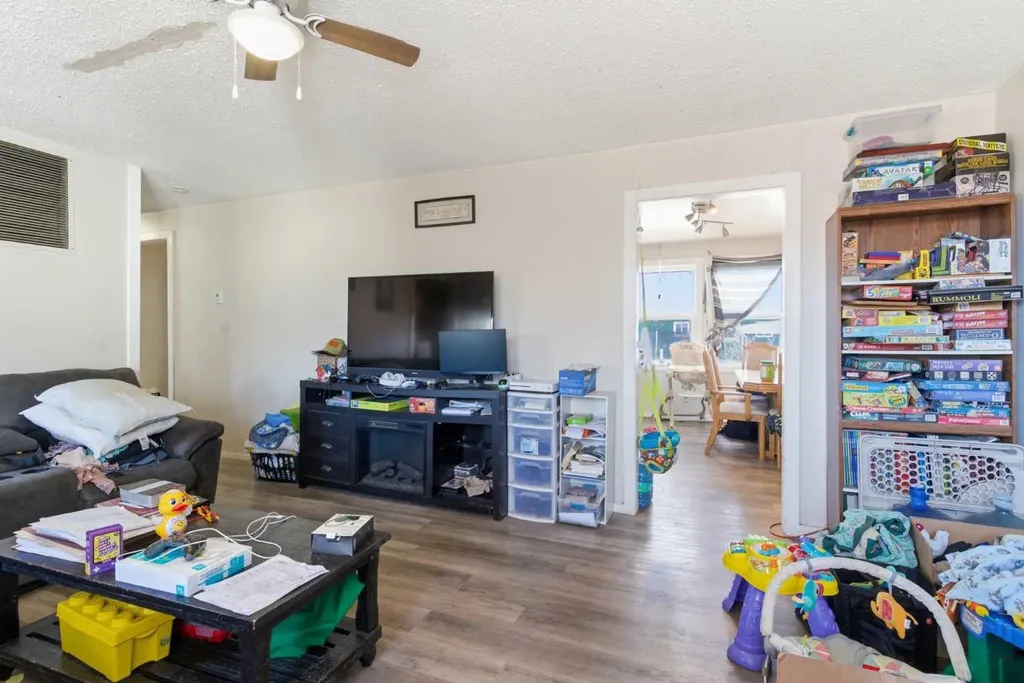320 7 Avenue NE Three Hills AB T0M 2N0