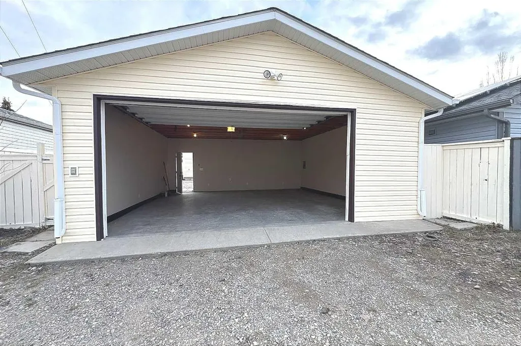 86 Harvest Rose Circle NE Calgary AB T3K 4M7