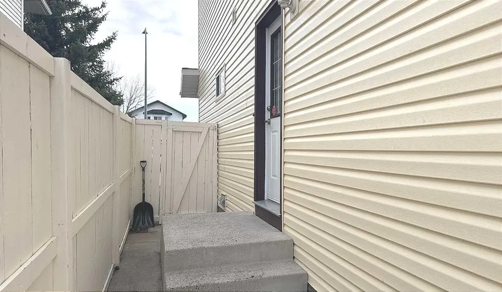 86 Harvest Rose Circle NE Calgary AB T3K 4M7