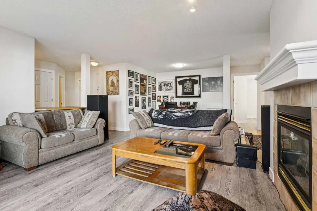 7171 Coach Hill Road SW Calgary AB T3H 3R7
