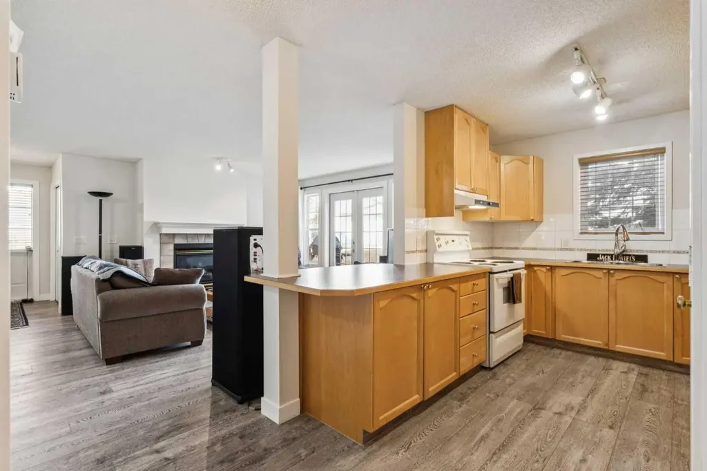 7171 Coach Hill Road SW Calgary AB T3H 3R7