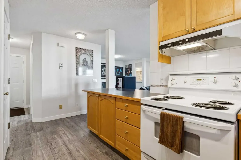 7171 Coach Hill Road SW Calgary AB T3H 3R7