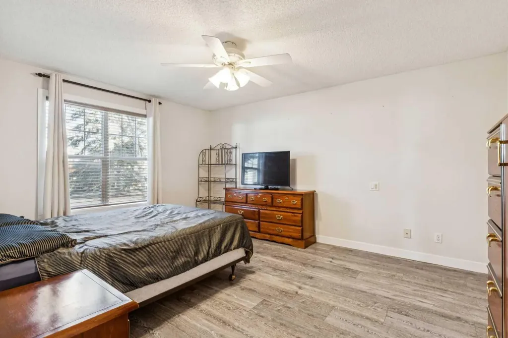 7171 Coach Hill Road SW Calgary AB T3H 3R7