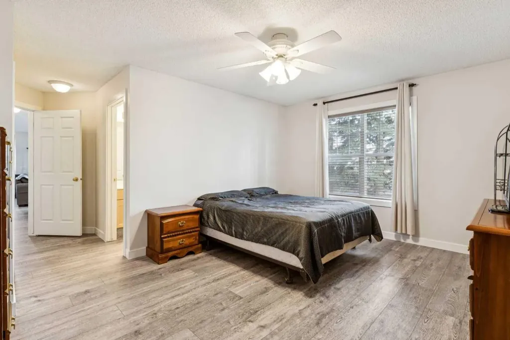 7171 Coach Hill Road SW Calgary AB T3H 3R7