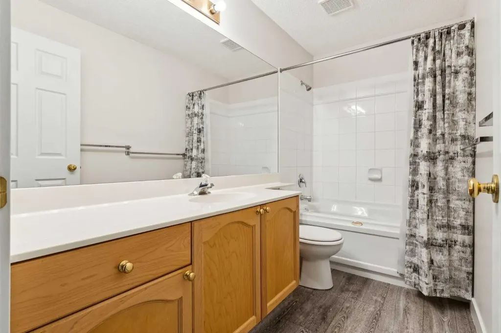 7171 Coach Hill Road SW Calgary AB T3H 3R7