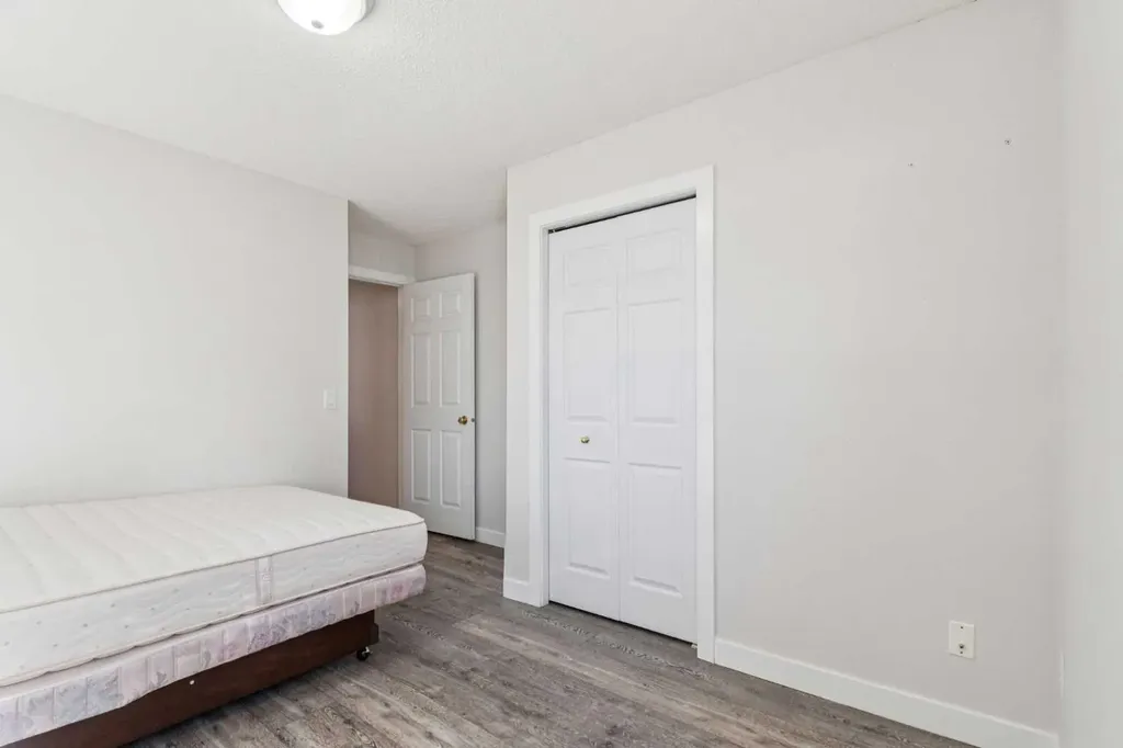 7171 Coach Hill Road SW Calgary AB T3H 3R7