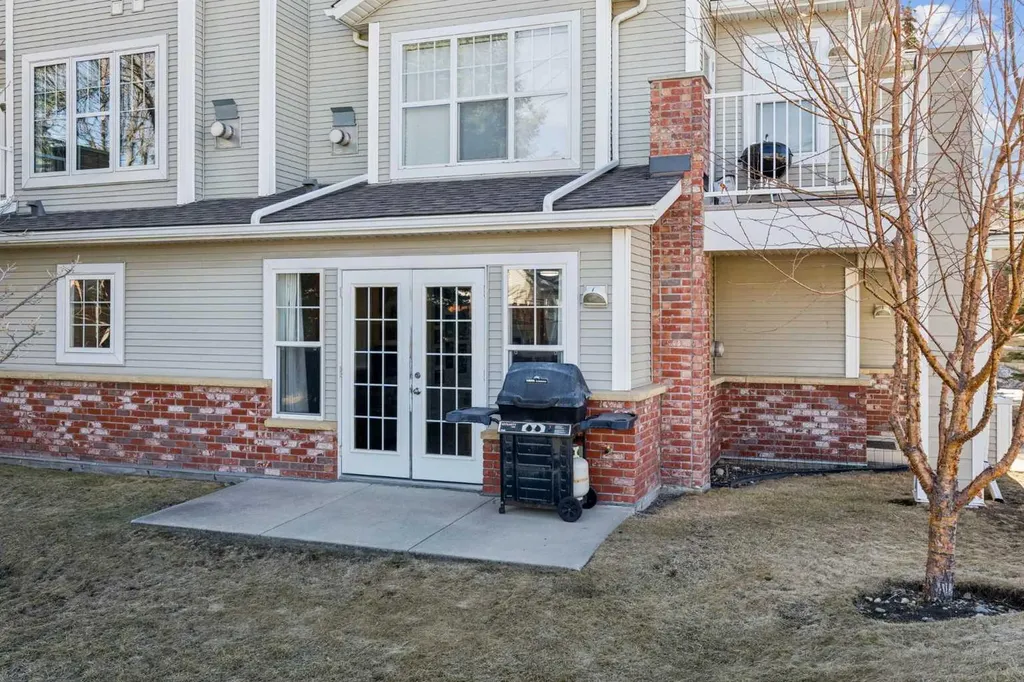 7171 Coach Hill Road SW Calgary AB T3H 3R7