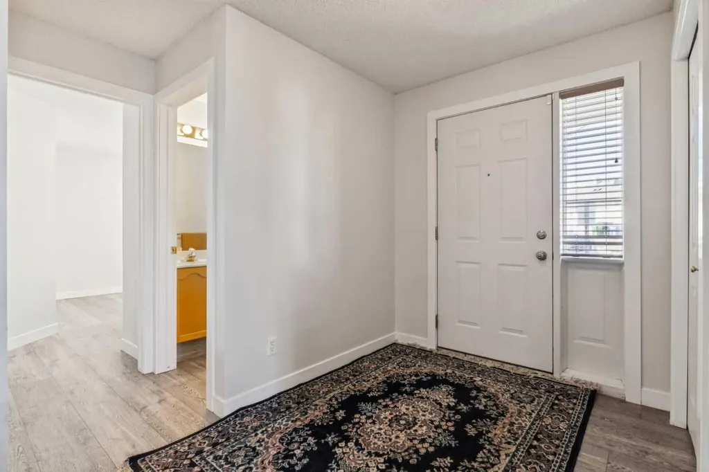 7171 Coach Hill Road SW Calgary AB T3H 3R7