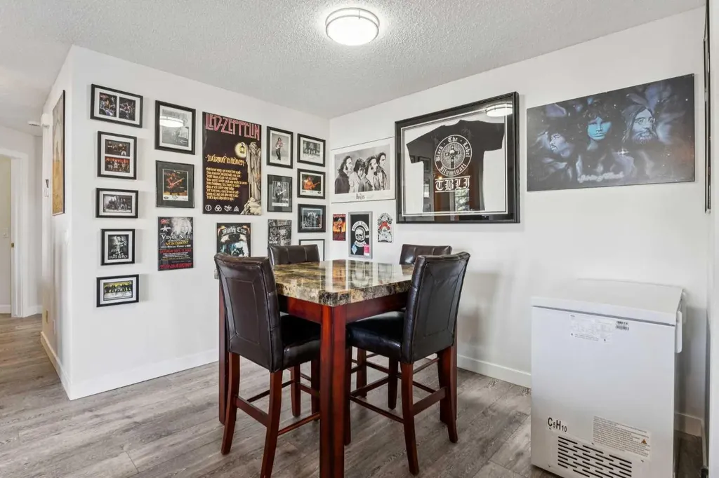 7171 Coach Hill Road SW Calgary AB T3H 3R7