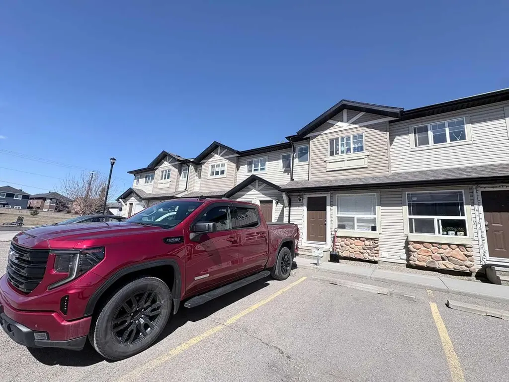 138 Saddlebrook Point NE Calgary AB T3J 0G3