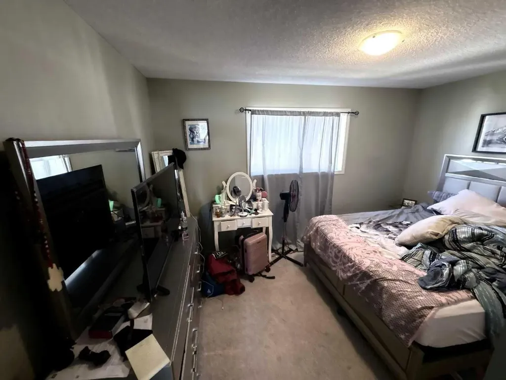 138 Saddlebrook Point NE Calgary AB T3J 0G3