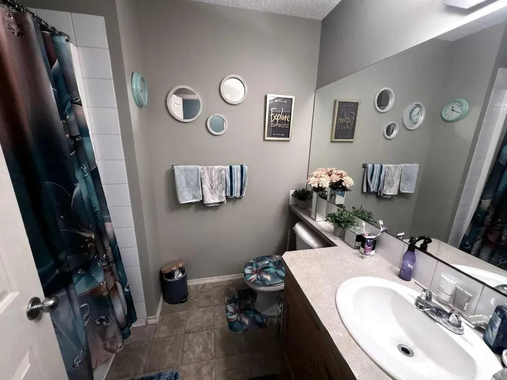 138 Saddlebrook Point NE Calgary AB T3J 0G3