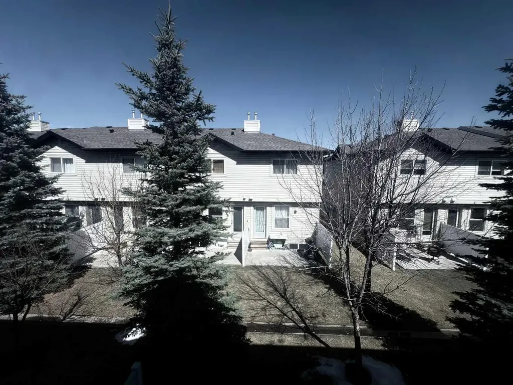 138 Saddlebrook Point NE Calgary AB T3J 0G3