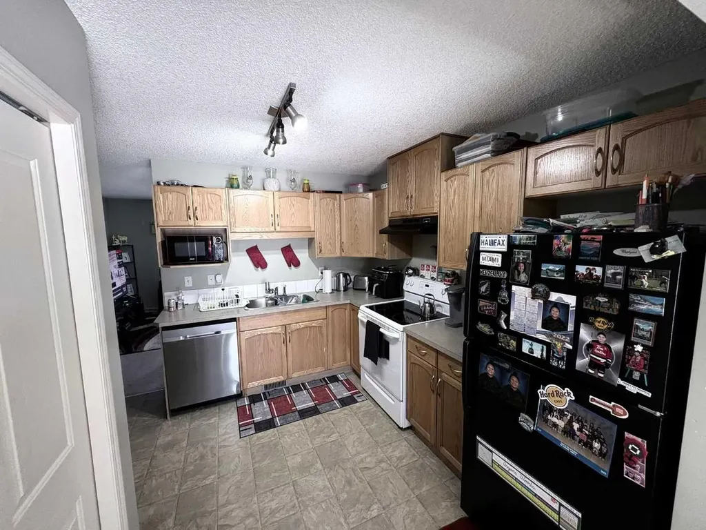 138 Saddlebrook Point NE Calgary AB T3J 0G3