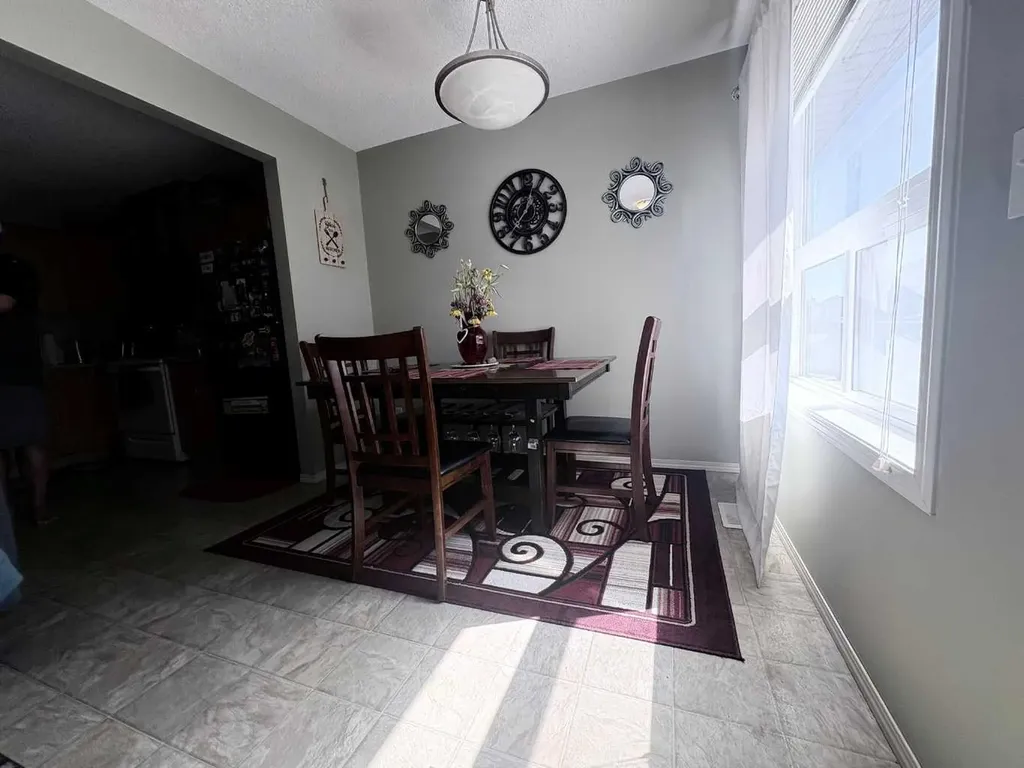 138 Saddlebrook Point NE Calgary AB T3J 0G3
