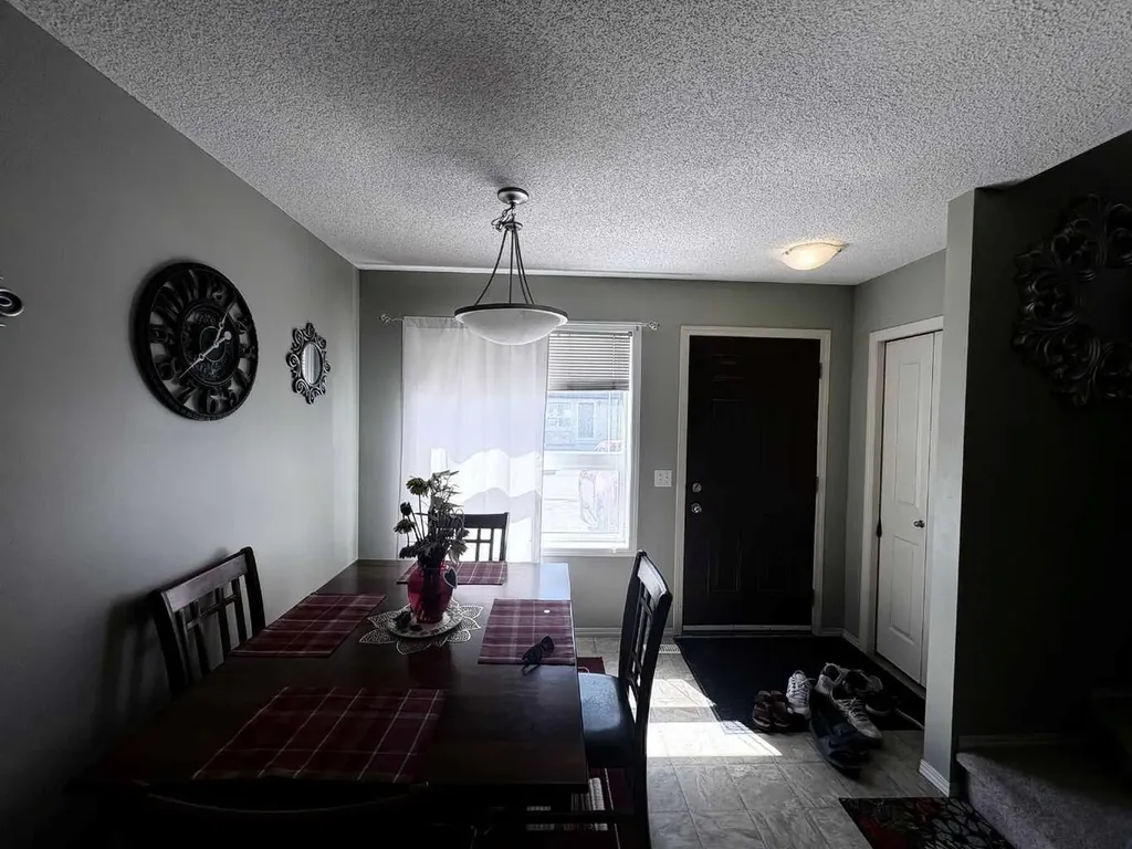 138 Saddlebrook Point NE Calgary AB T3J 0G3