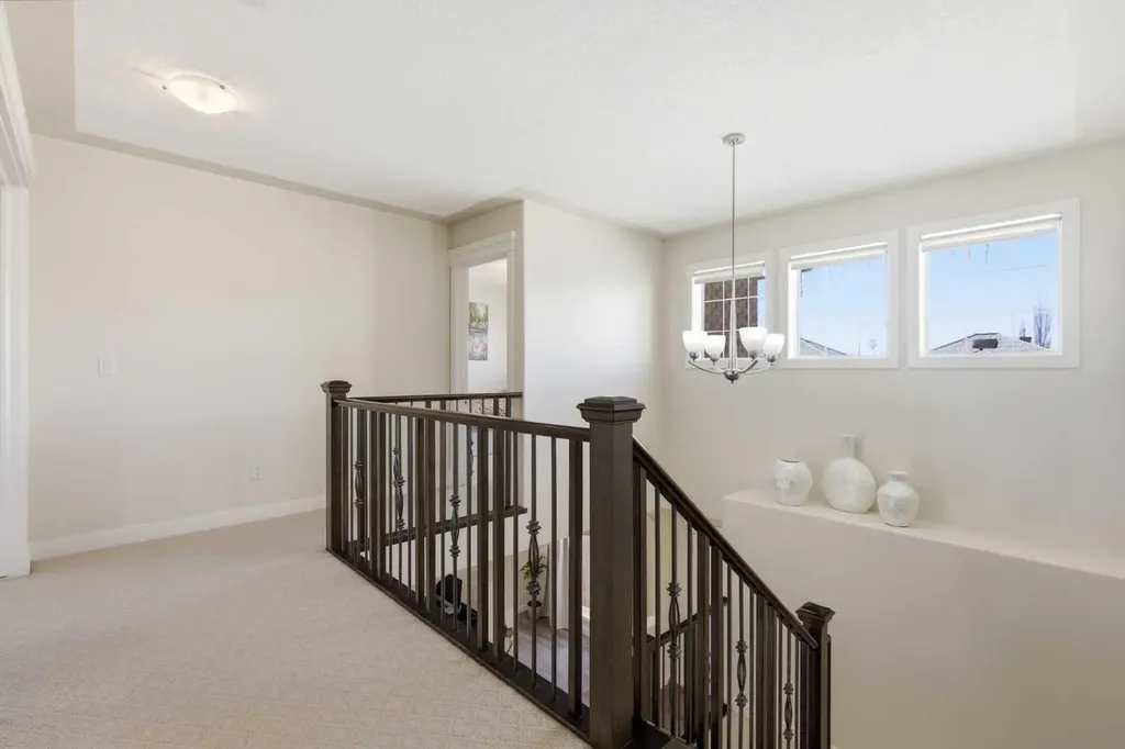 18 Royal Crest Way NW Calgary AB T3G 4M8