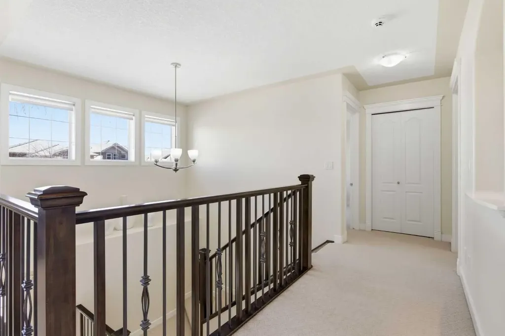 18 Royal Crest Way NW Calgary AB T3G 4M8
