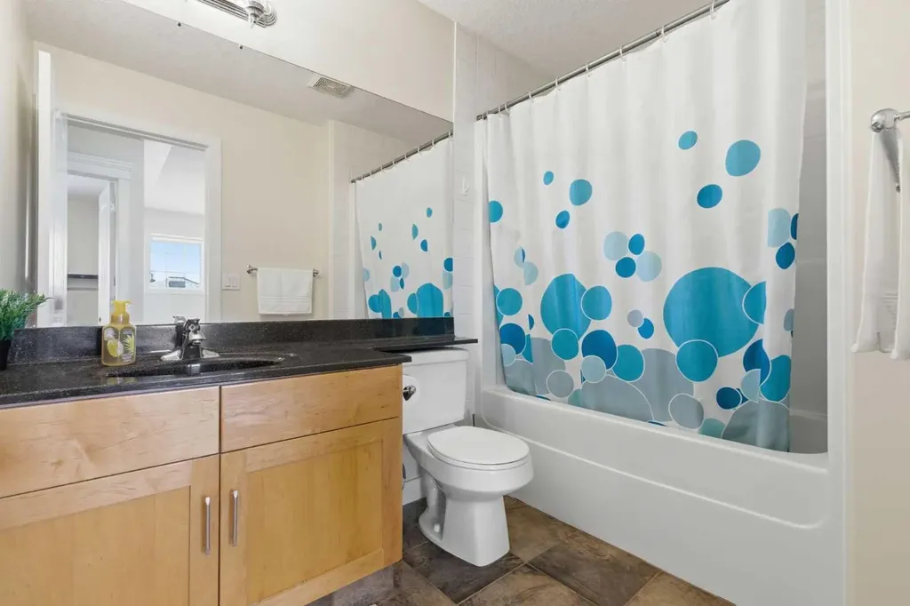 18 Royal Crest Way NW Calgary AB T3G 4M8