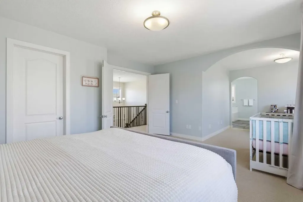 18 Royal Crest Way NW Calgary AB T3G 4M8