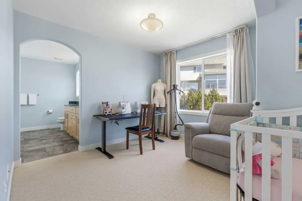 18 Royal Crest Way NW Calgary AB T3G 4M8