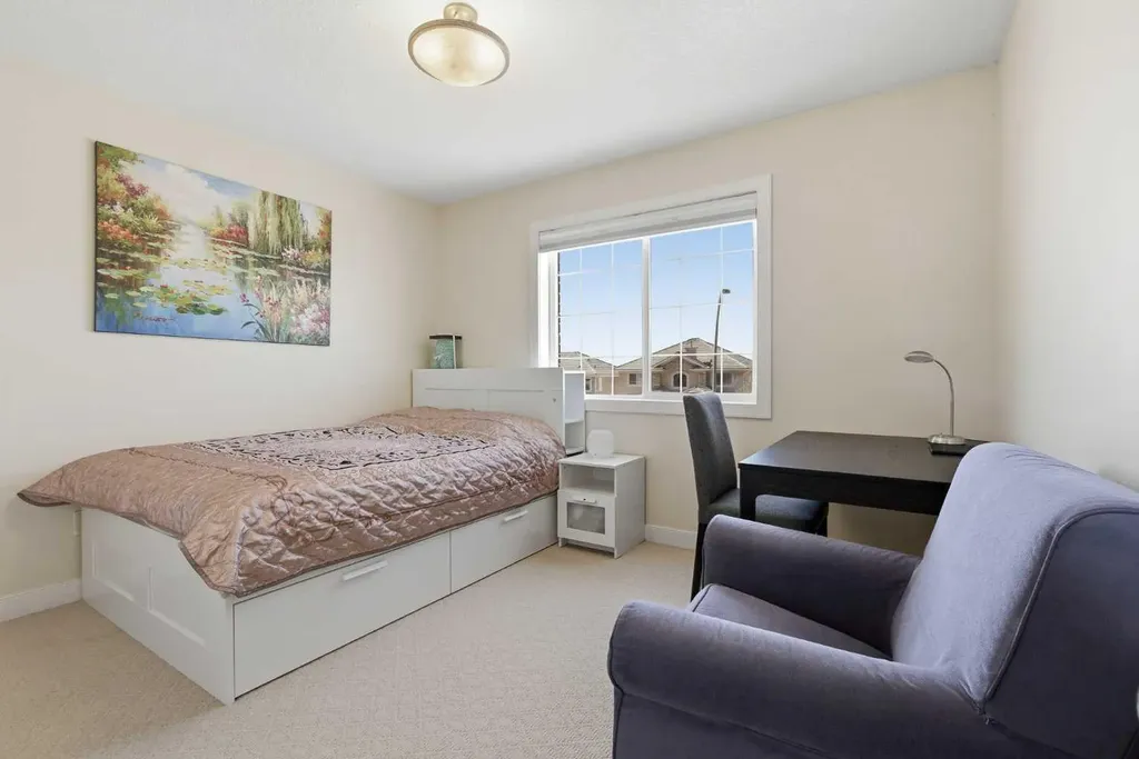 18 Royal Crest Way NW Calgary AB T3G 4M8