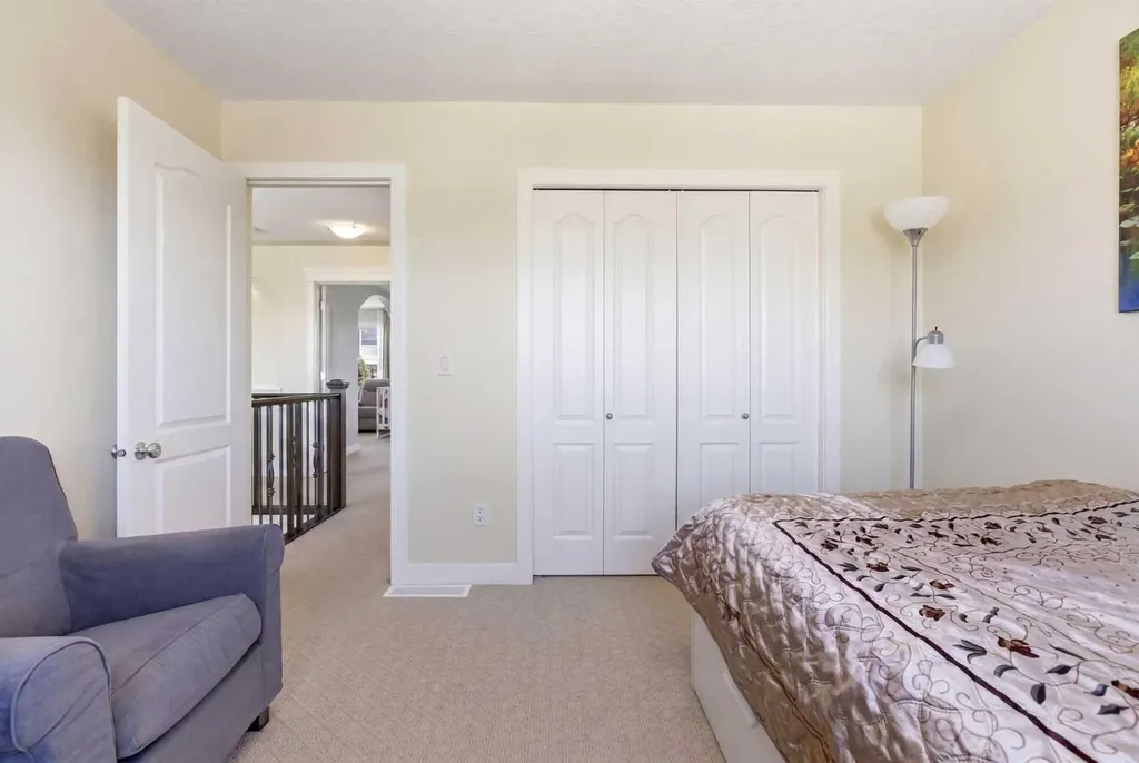 18 Royal Crest Way NW Calgary AB T3G 4M8