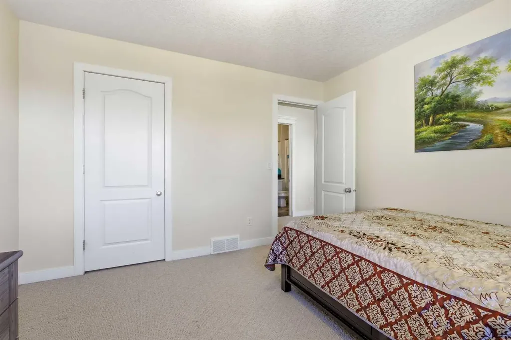 18 Royal Crest Way NW Calgary AB T3G 4M8