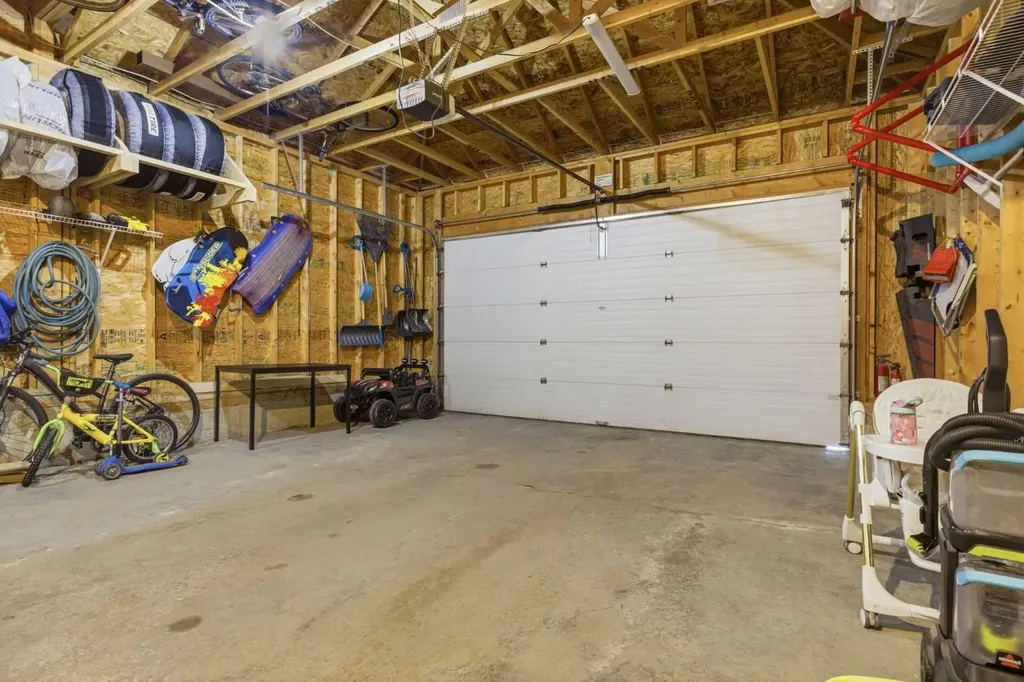 18 Royal Crest Way NW Calgary AB T3G 4M8