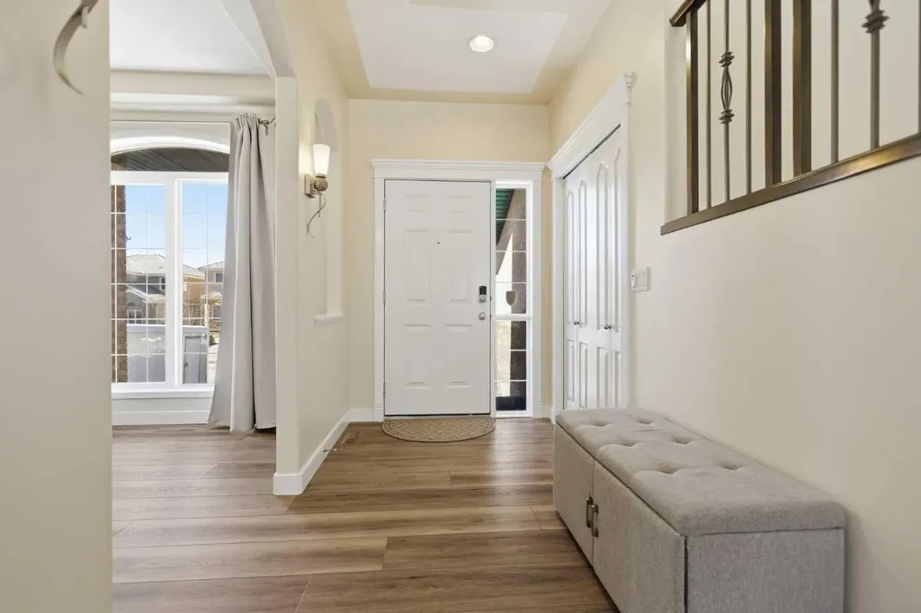 18 Royal Crest Way NW Calgary AB T3G 4M8