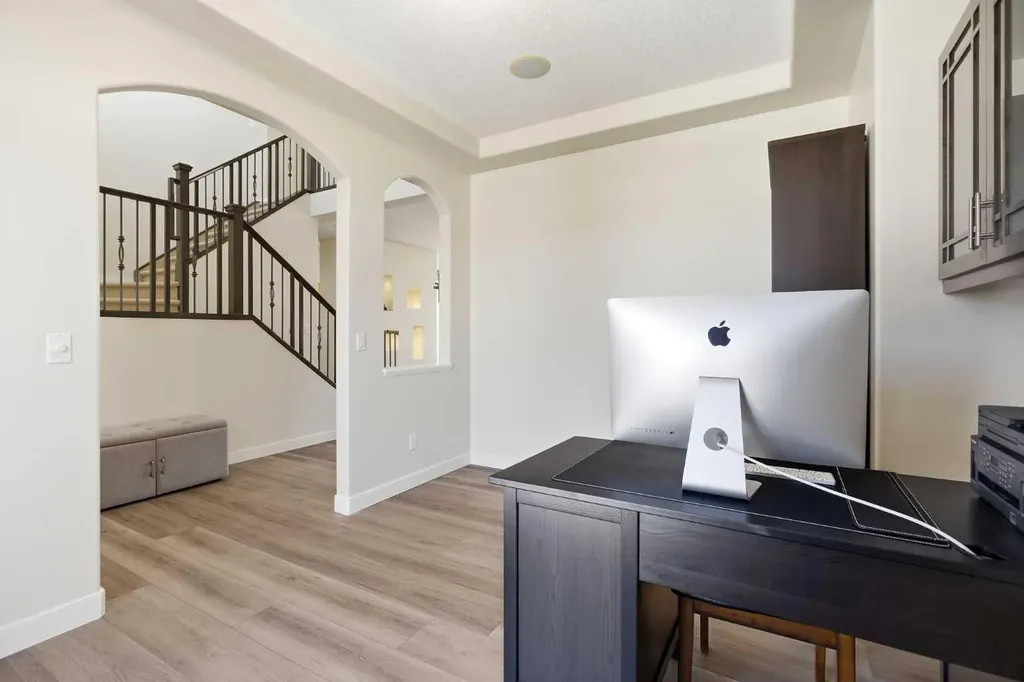 18 Royal Crest Way NW Calgary AB T3G 4M8
