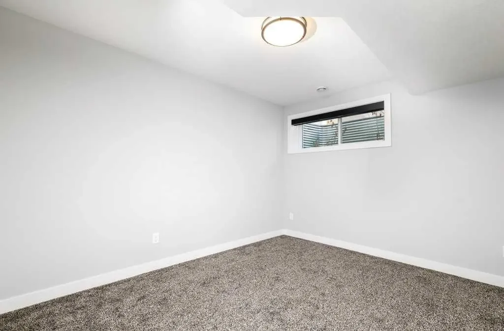 23 Cole Way Sylvan Lake AB T4S 0L6